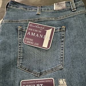 Plus Size Gloria Vanderbilt Amanda Classic Jeans [24W Sandwash]